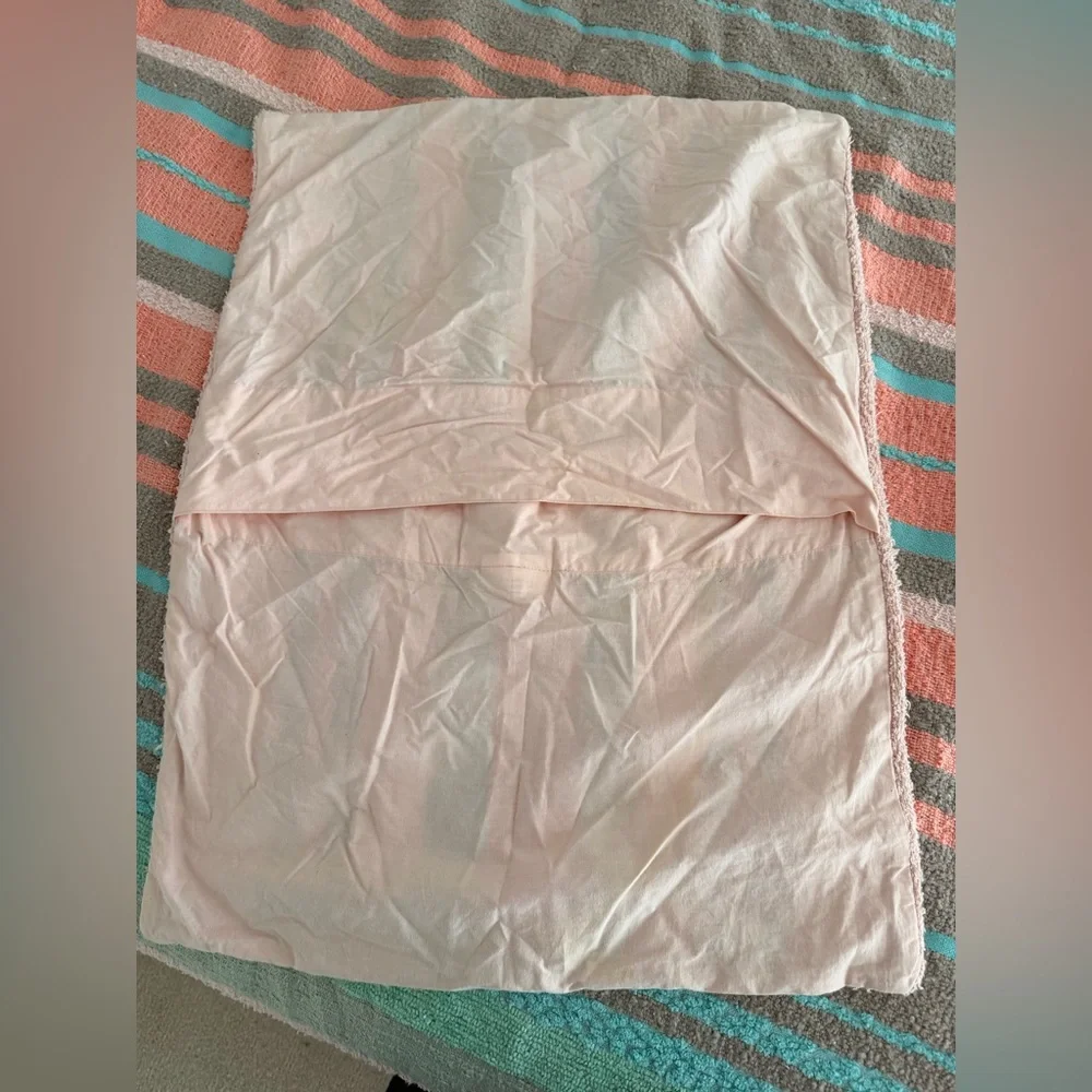 Crate & Barrel - Twin Size Duvet Cover and Matching Standard Sham